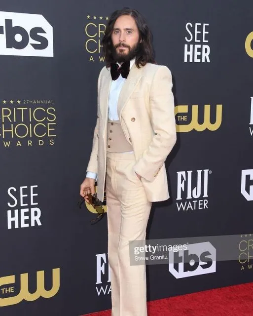 8 Gaya Artis di Critics Choice Awards 2022. Semua Tampil Memukau! 11 Penampilan Artis di Critics Choice Awards 2022