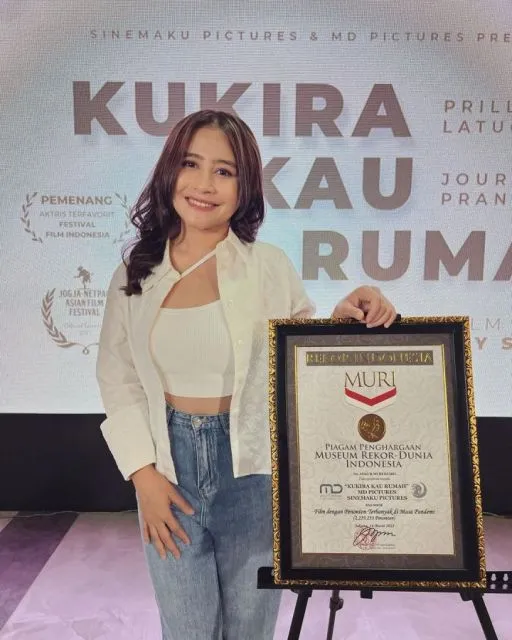 Artis Indonesia yang Paling Banyak Mendapat Penghargaan. Bertalenta! 17 Penghargaan Prilly Latuconsina