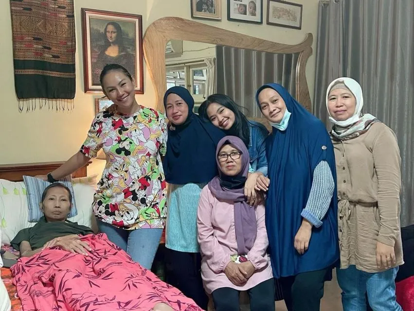 Kalina Ocktaranny Akhirnya Jenguk sang Ibu Usai Disebut Menelantarkan 2 Kalina Ocktaranny akhirnya jenguk ibunya