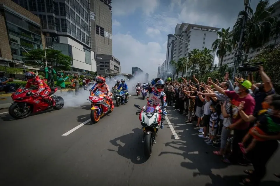 Parade MotoGP Mandalika di Jakarta Dibuka Presiden Jokowi, Berlangsung Meriah! 6 Parade MotoGP Mandalika