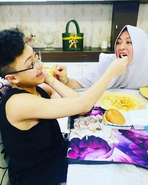 Angelina Sondakh Masih Canggung dengan Anak, Butuh Banyak Pendekatan 4 Angelina Sondakh mempersiapkan segala keperluan Keanu