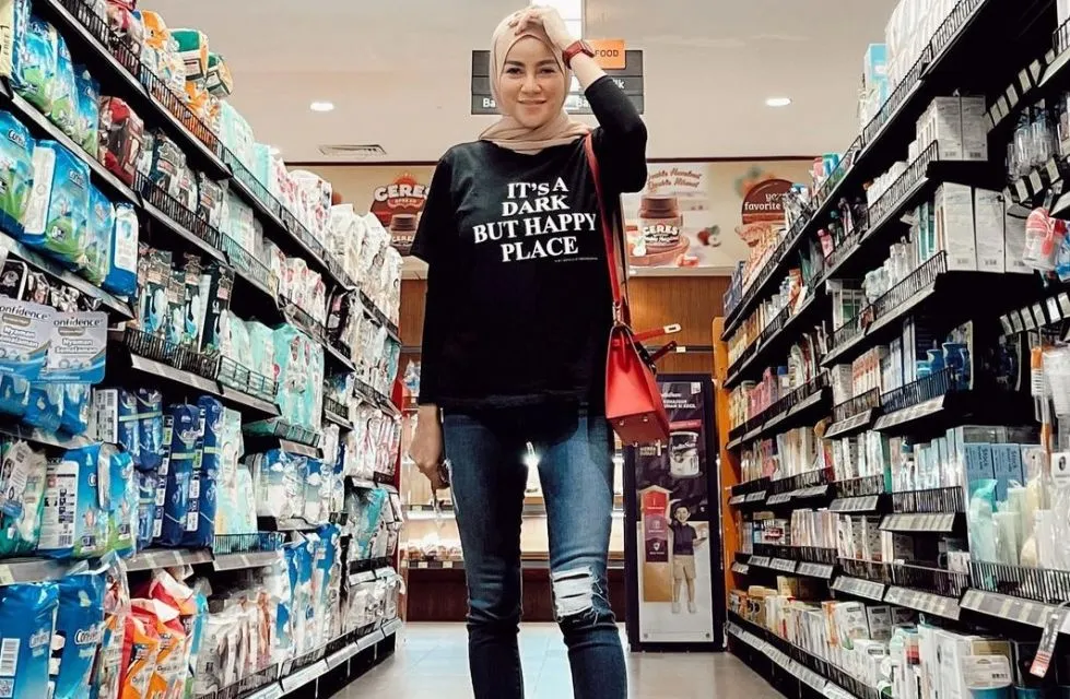 7 OOTD Hijab Olla Ramlan yang Simpel dan Berkelas. Bisa Disontek nih~ 14