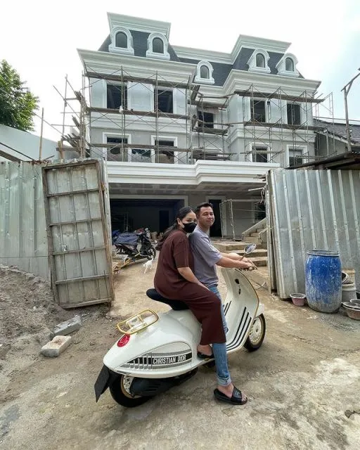 Raffi Ahmad Ogah Disebut Crazy Rich: Gue Mah Crazy-nya Aja 4 Raffi Ahmad Ogah Disebut Crazy Rich: Gue Mah Crazy-nya Aja