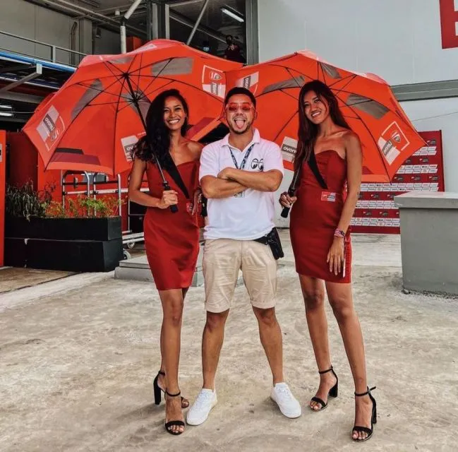 11 Potret Artis Nonton MotoGP Mandalika. Ada Tiara Andini sampai Rio Dewanto 24 Omesh