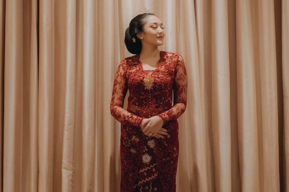 7 Potret Prosesi Siraman dan Midodareni Putri Tanjung. Penuh Haru! 13 Putri Tanjung