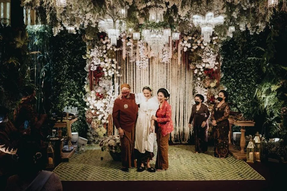 7 Potret Prosesi Siraman dan Midodareni Putri Tanjung. Penuh Haru! 8 Putri Tanjung