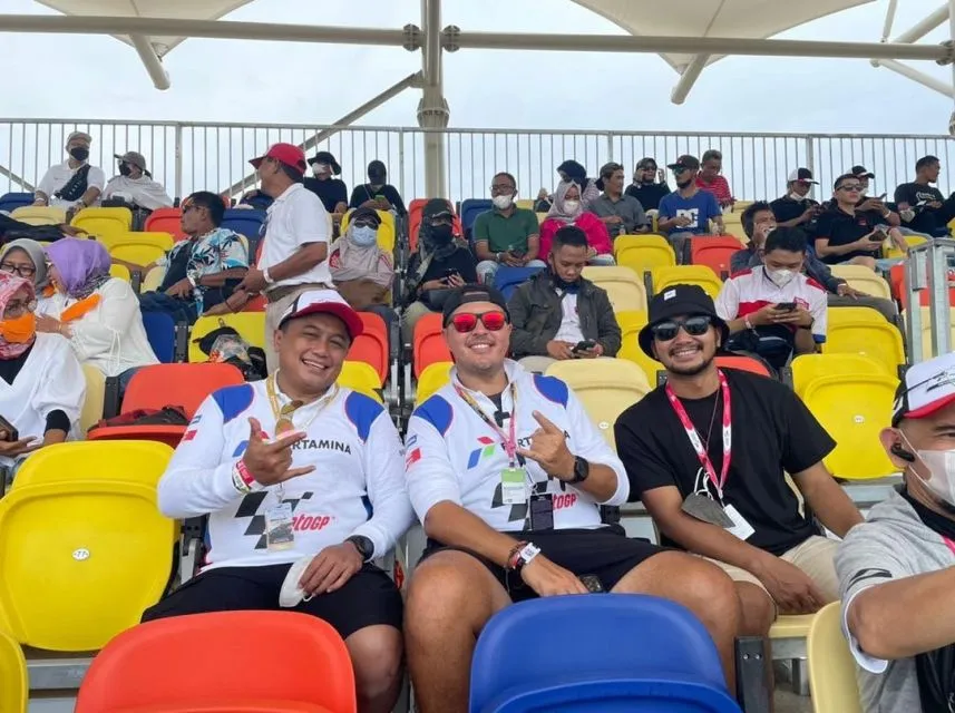11 Potret Artis Nonton MotoGP Mandalika. Ada Tiara Andini sampai Rio Dewanto 18 Rifat