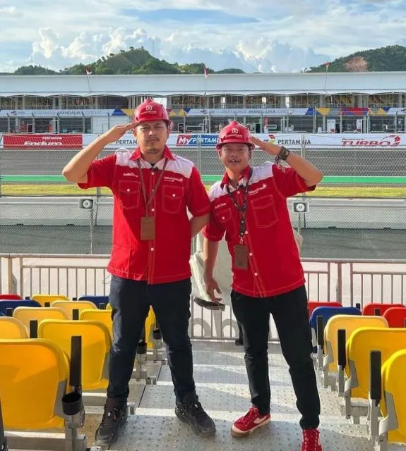 11 Potret Artis Nonton MotoGP Mandalika. Ada Tiara Andini sampai Rio Dewanto 23 Tretan