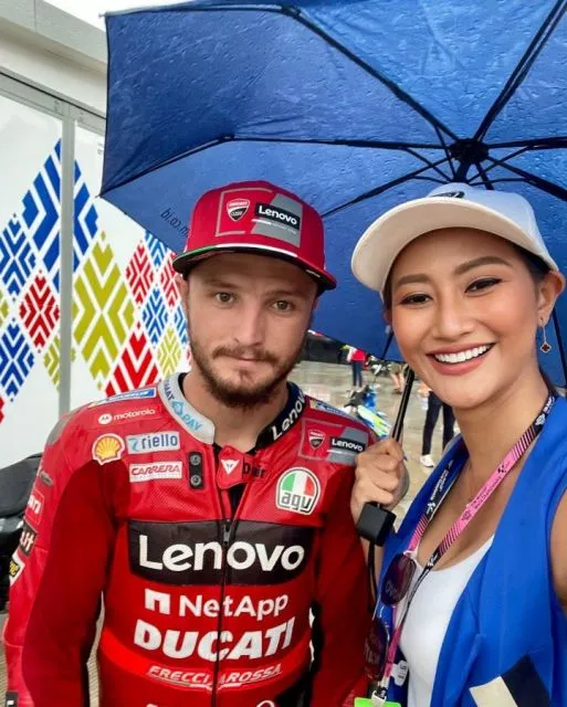11 Potret Artis Nonton MotoGP Mandalika. Ada Tiara Andini sampai Rio Dewanto 19 Ayu