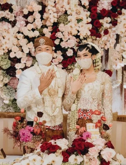 8 Potret Pernikahan Putri Tanjung dan Guinandra Jatikusumo, Serba Putih! 15 Putri & Guinandra