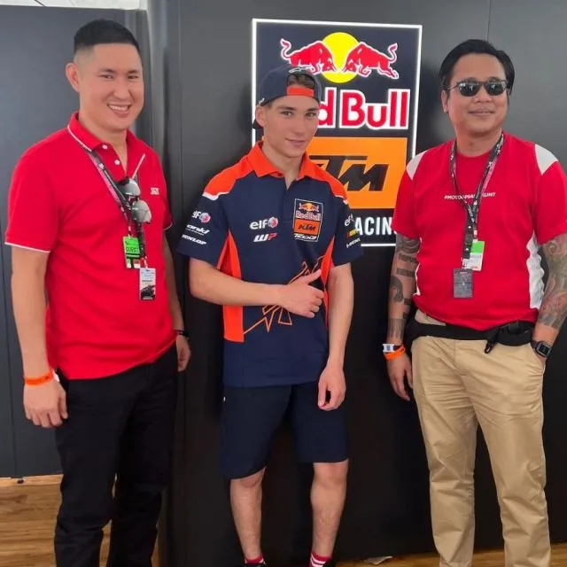 11 Potret Artis Nonton MotoGP Mandalika. Ada Tiara Andini sampai Rio Dewanto 22 Gofar