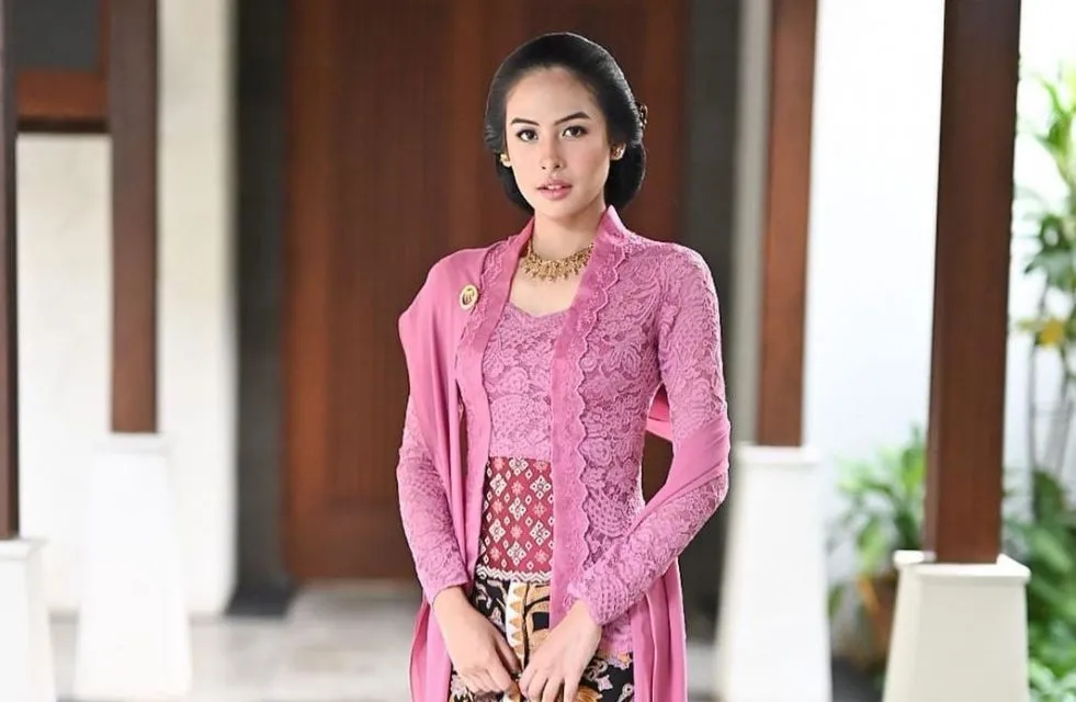 Detail Penampilan Maudy Ayunda di Pernikahan Putri Tanjung. Anggun! 4 maudy ayunda
