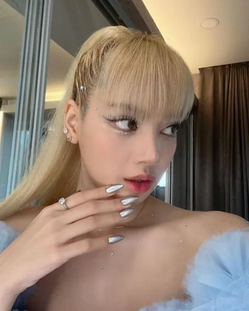 Detail Penampilan Lisa BLACKPINK di Hari Ulang Tahunnya yang Ke-25 8 Detail penampilan Lisa BLACKPINK saat ulang tahun