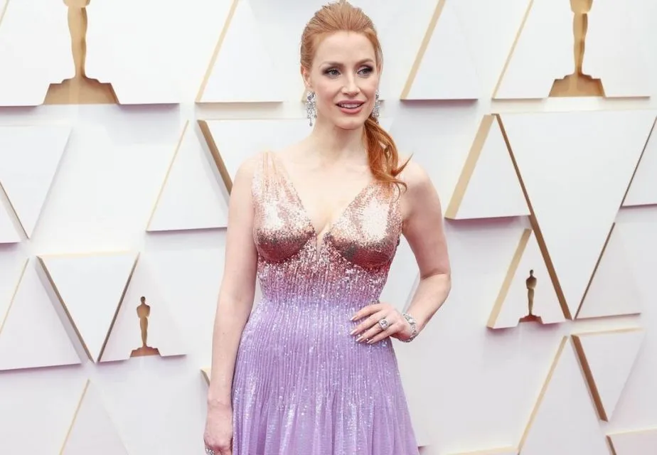 Parade Penampilan Busana Terbaik Selebritas di Ajang Oscar 2022. Stunning! 12 Oscar 2022