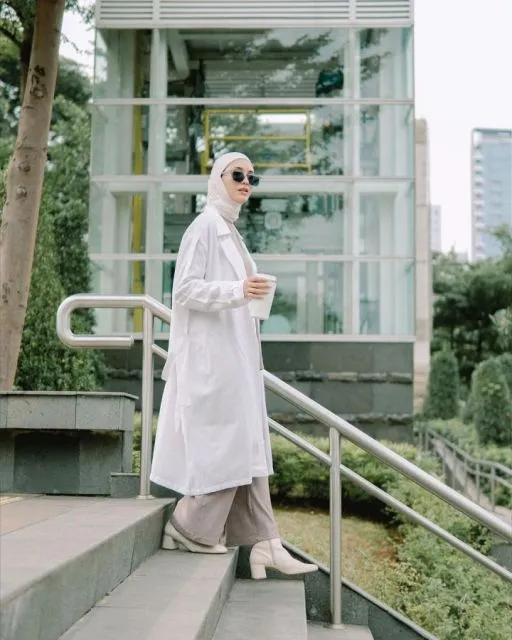 8 Ide Padu Padan Outfit Bernuansa Putih. Cocok Buat Persiapan Lebaran~ 15 Padu padan outfit warna putih