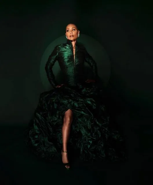 Potret Gaya Elegan Jada Pinkett Smith, Tetap Cantik Walau Rambut Dipangkas Habis 18 Style Jada Pinkett Smith