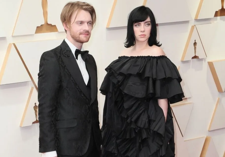 Parade Penampilan Busana Terbaik Selebritas di Ajang Oscar 2022. Stunning! 9 Oscar 2022.