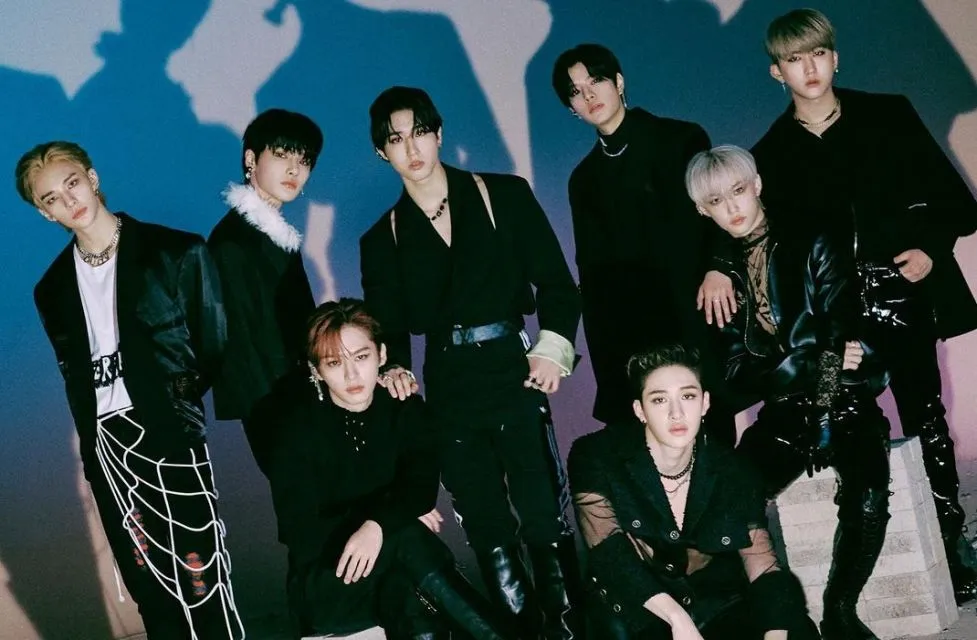 Stray Kids Duduki Peringkat 1 di Tangga Lagu Billboard Lewat Mini Album Oddinary 2 Stray Kids di Billboard.