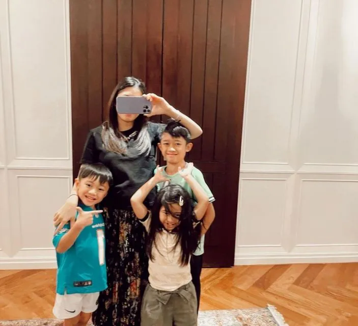 7 Potret Aliya Rajasa, Menantu SBY yang Hamil Anak Keempat 10 Kebahagiaan terlihat dari Aliya Rajasa yang hamil anak keempat