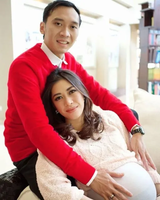 7 Potret Aliya Rajasa, Menantu SBY yang Hamil Anak Keempat 14 Kebahagiaan juga terlihat dari wajah Ibas Yudhoyono