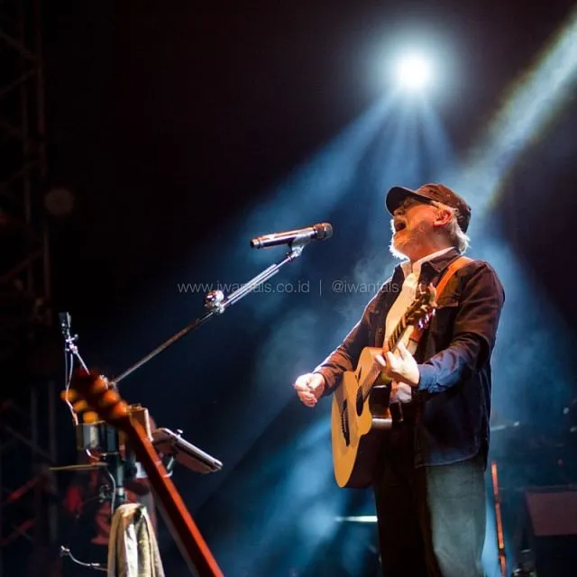 Lirik Lagu Iwan Fals