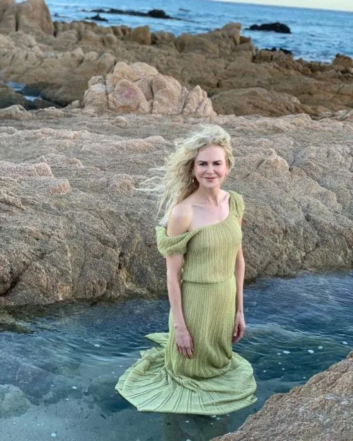 8 Potret Fashion Nicole Kidman yang Wajahnya jadi Meme Sepulang Oscar 15 Potret Nicole Kidman