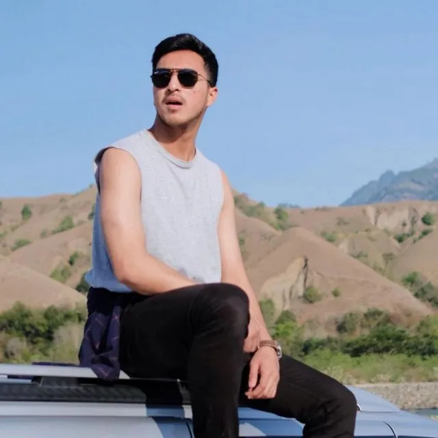 11 Potret Ibrahim Risyad, Aktor Ganteng yang Mirip Hamish Daud 19 Ibrahim Risyad