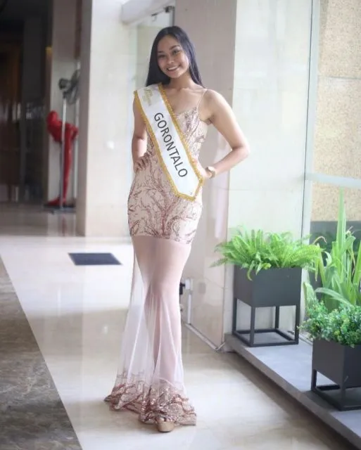 10 Gaya Fesyen ala Sarah Tumiwa, Pemenang Indonesia Next Top Model 2 19 Fesyen Sarah Tumiwa