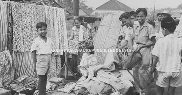 Menelisik Sejarah Tradisi Membeli Baju Tiap Lebaran di Indonesia 4 Sejarah tradisi beli baju baru tiap lebaran