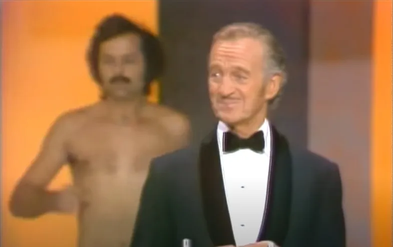 Momen Paling Kelam dalam Sejarah Penghargaan Piala Oscar. Terbaru Insiden Will Smith 8 David NIVEN