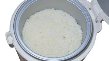 Penyebab Rice Cooker Bau Nggak Sedap dan Cara Mengatasinya. Harus Peka!
