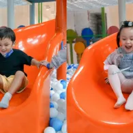 7 Potret Gemas Playdate Kiano dan Lala, Seperti Kakak Beradik!