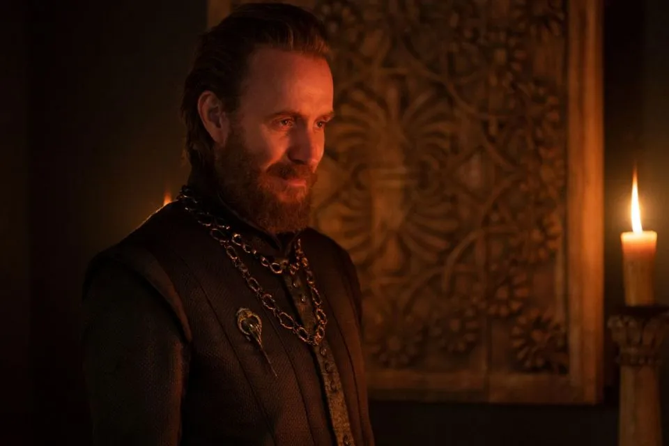 9 Karakter Penting dalam Serial House of The Dragon, Spin Off dari Game Of Thrones 14 Otto Hightower (Rhys Ifans