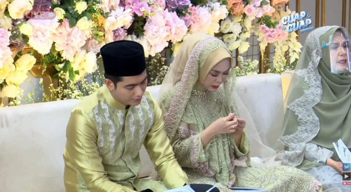 Ria Ricis Gelar Acara Pengajian 4 Bulanan Kehamilan, Diwarnai Isak Tangis 4 Tangis Ria Ricis Pecah saat Acara Pengajian 4 Bulan Kehamilan