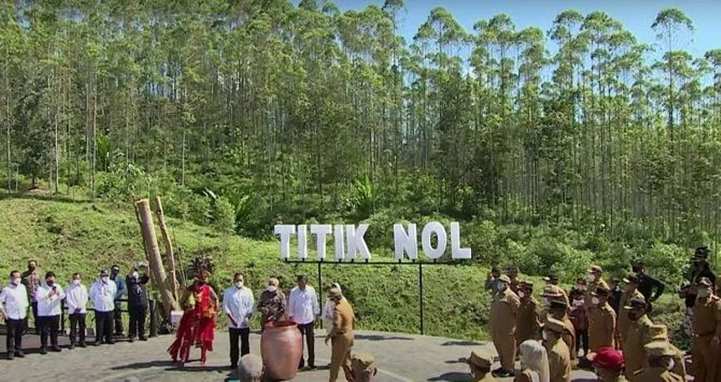 Jokowi Pimpin Ritual Kendi Nusantara di IKN Bersama 34 Gubernur 4 Jokowi