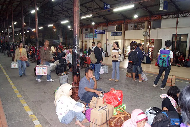 Beri Kelonggaran Kebijakan pada Ramadan 2022: Boleh Terawih di Masjid 2 Mudik bersyarat