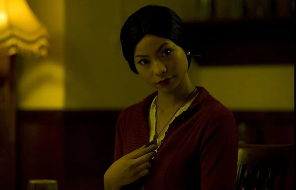 8 Film Horor Lokal Terbaik Era 2000-an yang Bisa Bikin Kamu Merinding Ketakutan 14 Rumah Dara (2009)