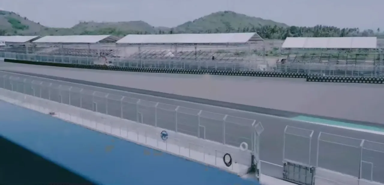 Jadi Tuan Rumah MotoGP 2022, Ini 4 Fakta Pertamina Mandalika Circuit yang Perlu Kamu Tahu 7 Tribun penonton sirkuit mandalika