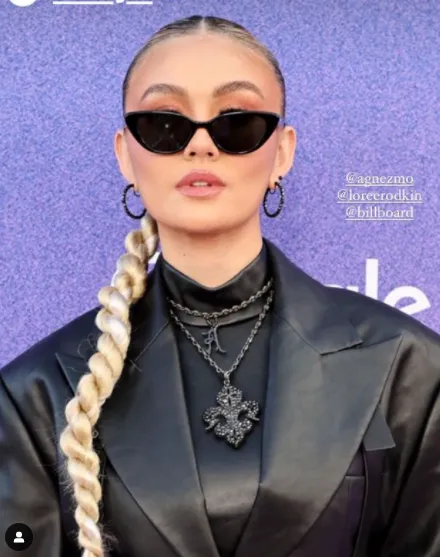 Outfit Serba Hitam Agnez Mo di Billboard Women in Music Awards 2022 6 Agnes Mo tampil serba hitam di acara Billboard Women In Music Award 2022