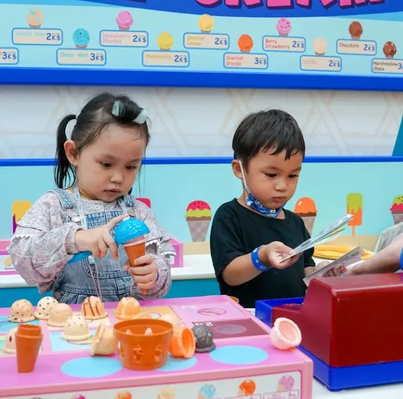 7 Potret Gemas Playdate Kiano dan Lala, Seperti Kakak Beradik! 8 potret gemas playdate Kiano dan Lala