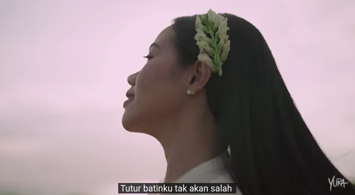 Yura Yunita Rilis Video Klip Tutur Batin, Ajak Perempuan Merayakan Diri 6 Yura Yunita Rilis Video Klip Tutur Batin, Ajak Perempuan Merayakan Diri