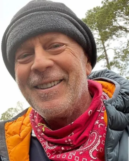 Bruce Willis Pensiun dari Dunia Hiburan Akibat Alami Afasia 4 Bruce Wilis Pensiun Akting Akibat Alami Afasia