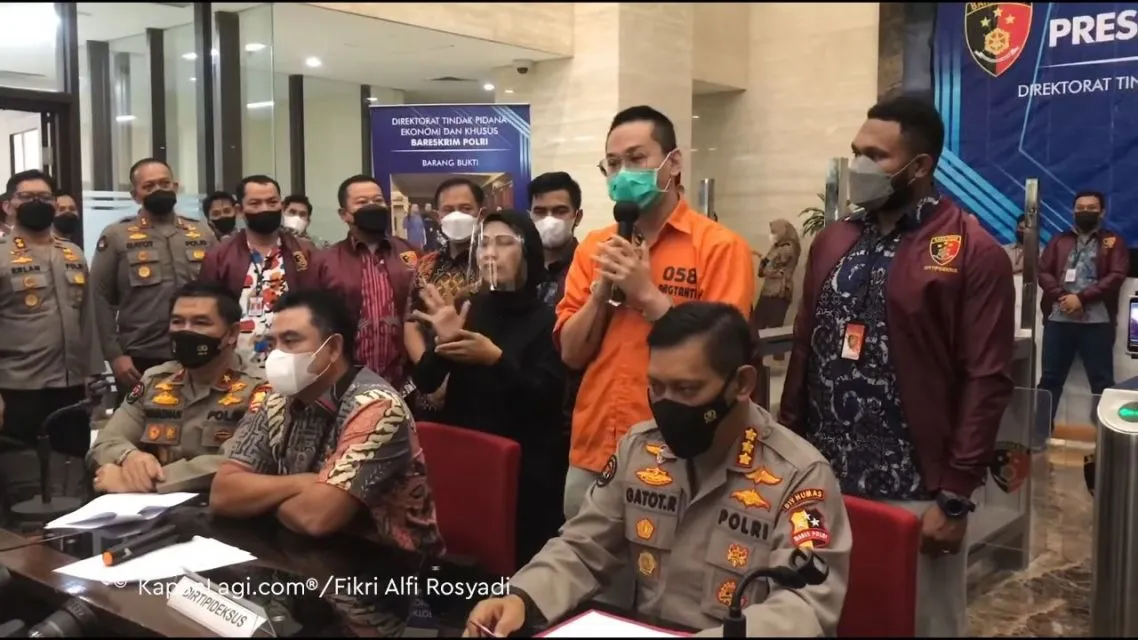 Indra Kenz Minta Maaf, Sebut Dirinya Tidak Pernah Berniat Merugikan Orang Lain 3 Indra Kenz sampaikan permintaan maaf pada masyarakat Indonesia