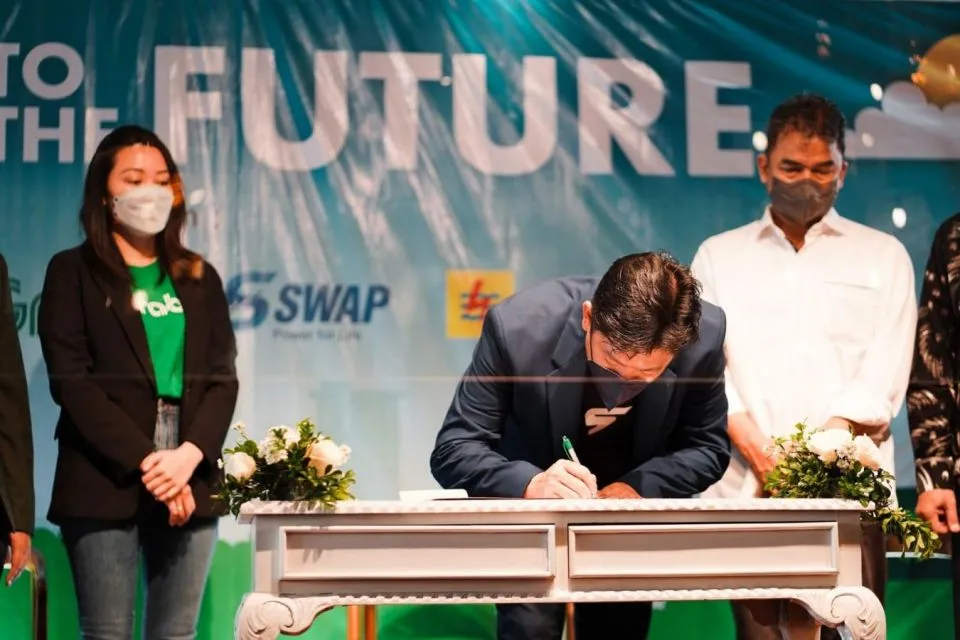 Swap Energi Indonesia Kolaborasi dengan Grab dan PLN Kembangkan Ekosistem Motor Listrik 3 Kolaborasi Swap Energi, Smoot Motor, Grab dan PLN