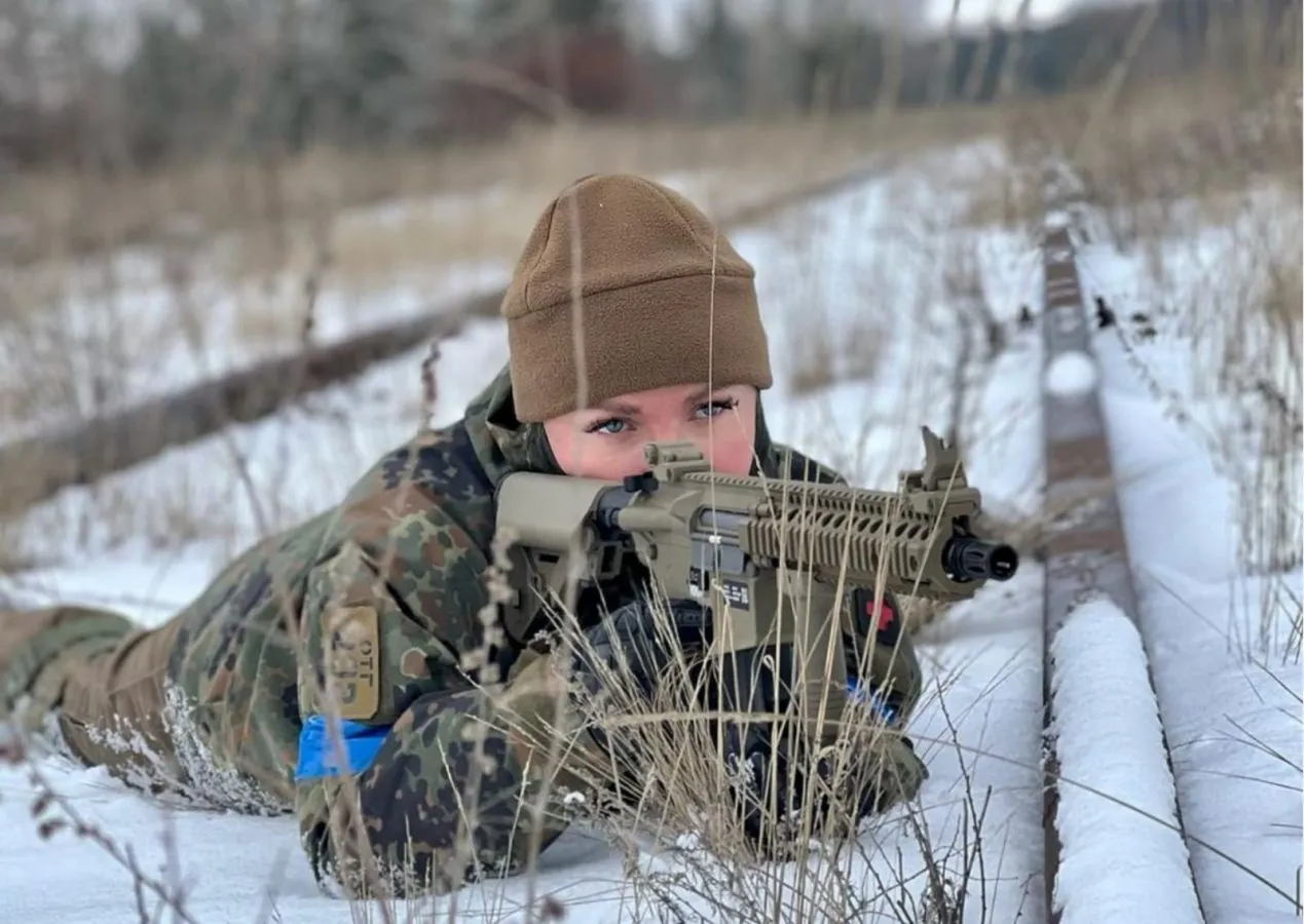 Fakta Anastasiia Lenna, Mantan Miss Ukraina yang Siap Angkat Senjata Melawan Rusia 9 Anastasiia Lenna sedang membidik dengan airsoft gun