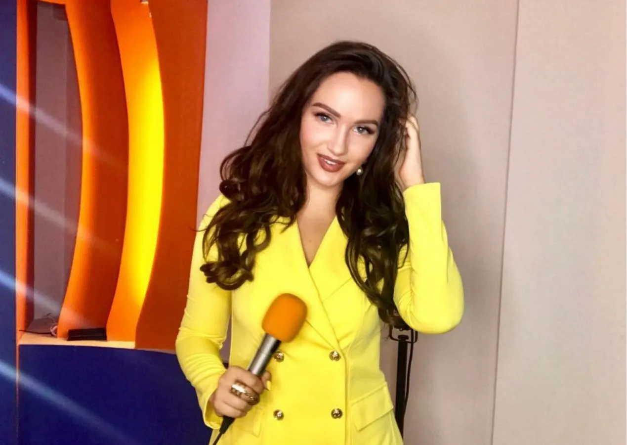 Fakta Anastasiia Lenna, Mantan Miss Ukraina yang Siap Angkat Senjata Melawan Rusia 11 Potret Anastasiia sebelum memandu acara
