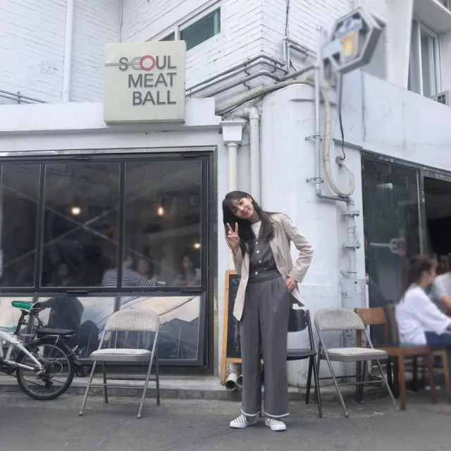 Inspirasi Gaya Fashion ala Seol In Ah, Sahabat Kim Sejeong di Drakor Business Proposal 22 Inspirasi gaya ala Seol In Ah