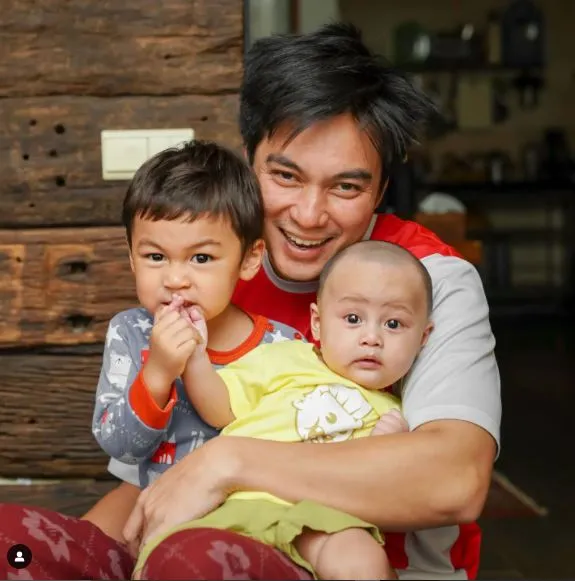 Baim Wong Ceritakan Perkembangan Anaknya: Kiano yang Sudah Ikut Salat 4 Baim Wong