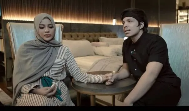 Thumbnail Vlog Atta Halilintar Dianggap Terlalu Berlebihan, Tuai Pro Kontra 4 Atta Halilintar dan Aurel Hermansyah