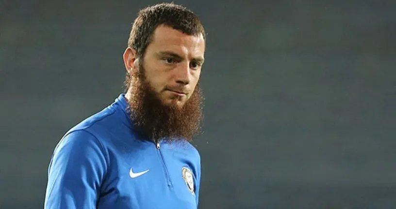 Aykut Demir, Pemain Bola Turki yang Menolak Menggunakan Kaus Solidaritas Untuk Ukraina 4 Aykut Demir